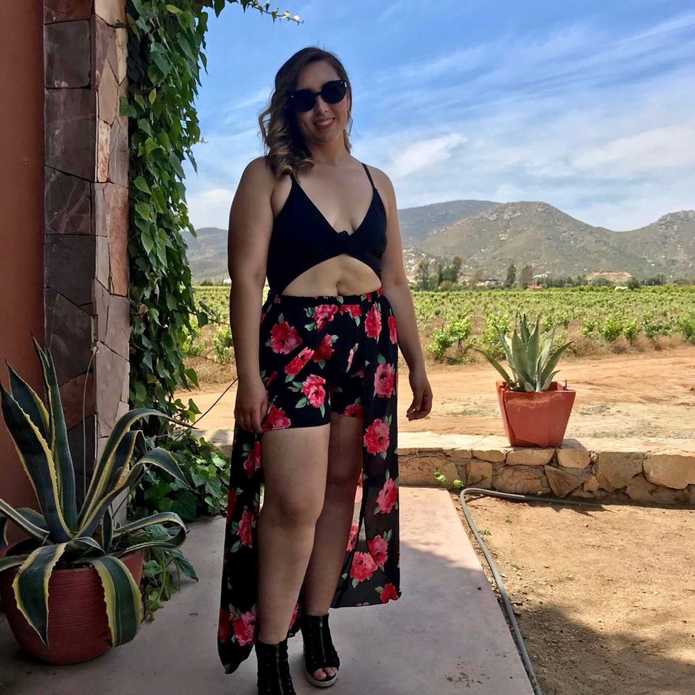 🚨24 HOUR SALE🚨Summer Love Plus Size Floral Pants - Picture 4 of 5